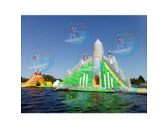 toboggan flottant gonflable pour parc aquatique
