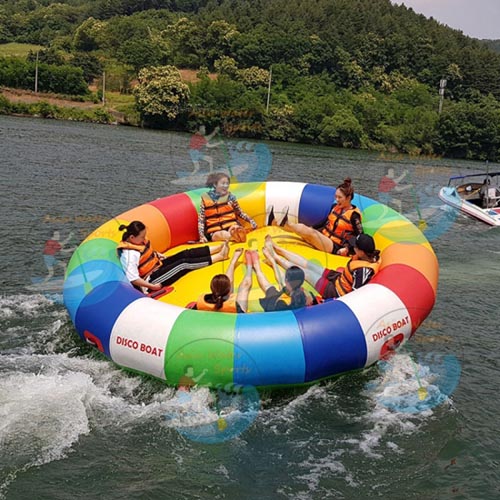Qu'est-ce qu'un bateau disco gonflable remorquable ?